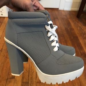 ✨Super Cute Sneaker Booties!!✨